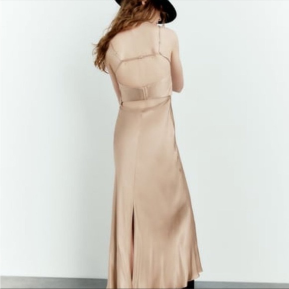 COPY - Satin effect cutout dress taupe grey - Picture 10 of 15